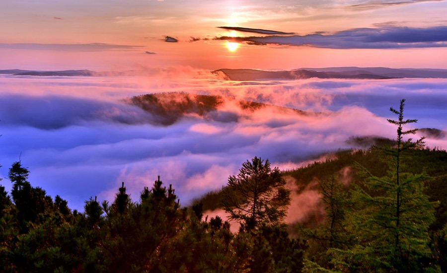 Morning fog of Greater Mountains