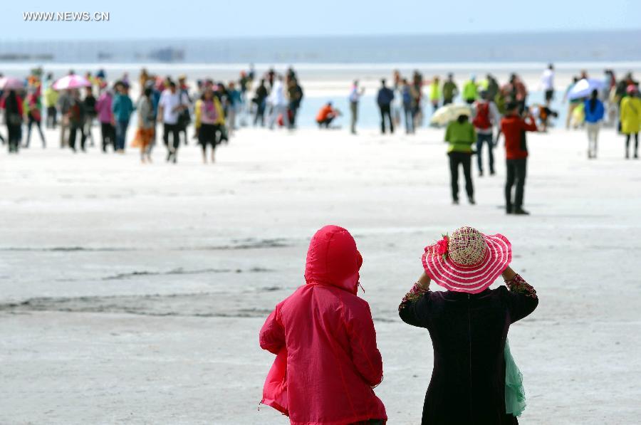 Scenery of Chaka Salt Lake in Qinghai