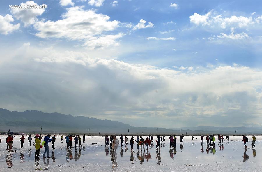 Scenery of Chaka Salt Lake in Qinghai