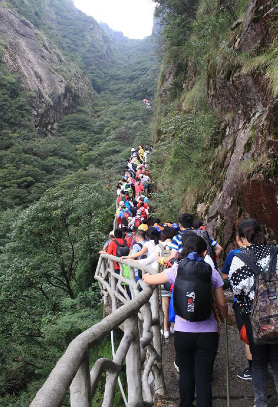 Camping Festival of Mountain Wugong attracts thousands of travellers