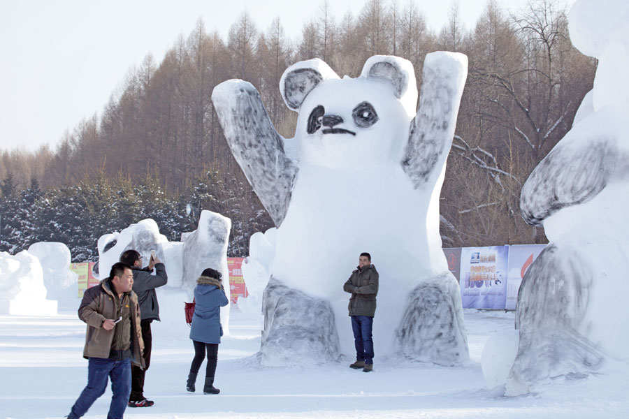 Panda snow sculptures attract tourists in Changchun