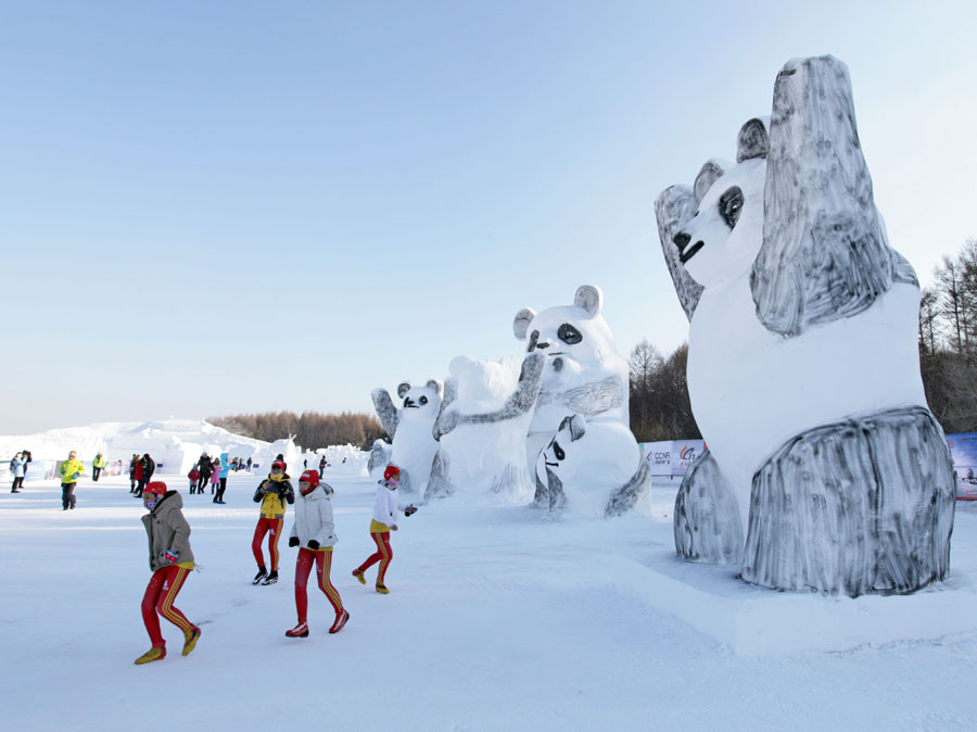 Panda snow sculptures attract tourists in Changchun