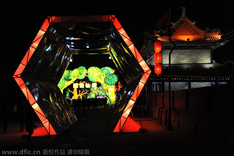 2015 Xi'an Lunar New Year Lantern Shows kick off