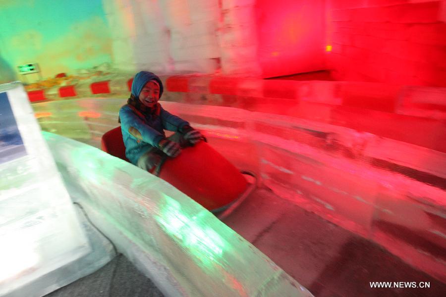 Ice sculpture exhibition kicks off in E China
