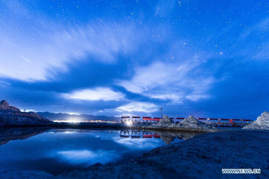 Breathtaking scenery of Caka salt lake