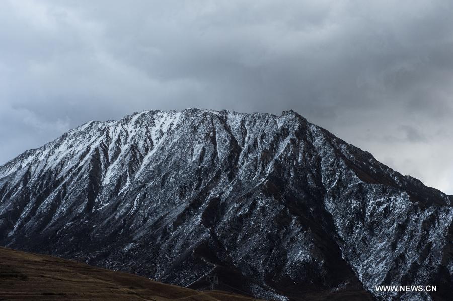 Snow cloak Qunjia National Forest Park as winter falls