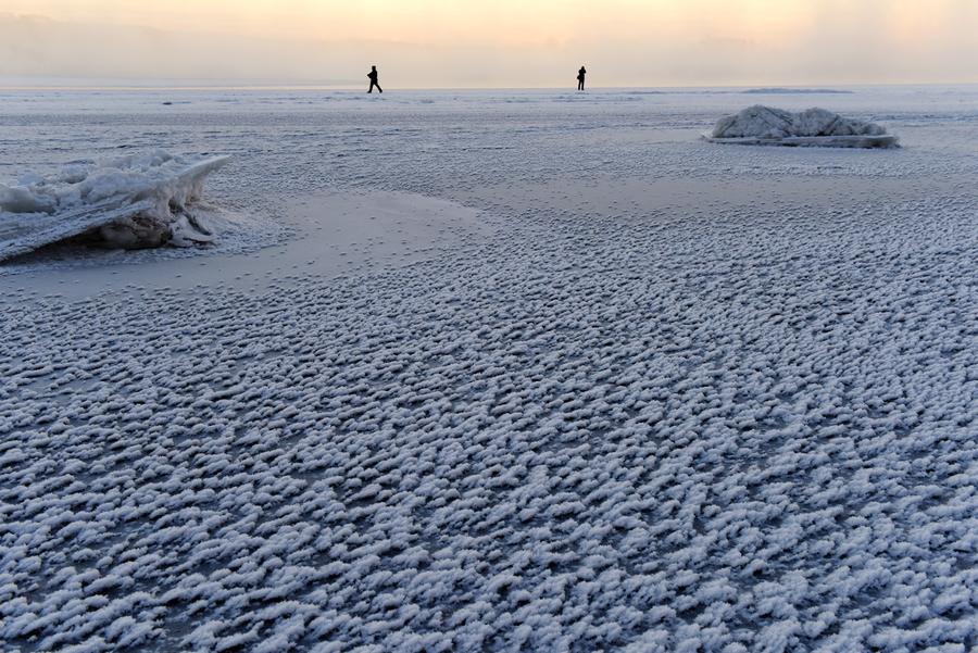 Ice scenery on Heilongjiang River seen in NE China