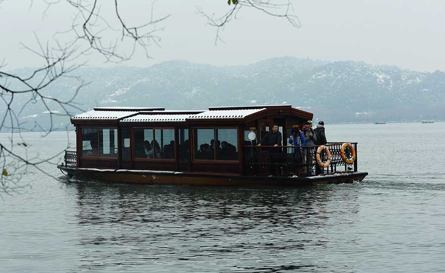 Hangzhou greets first snowfall of winter