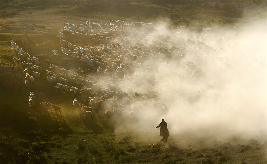 Amazing landscapes of China's Xinjiang captured on film