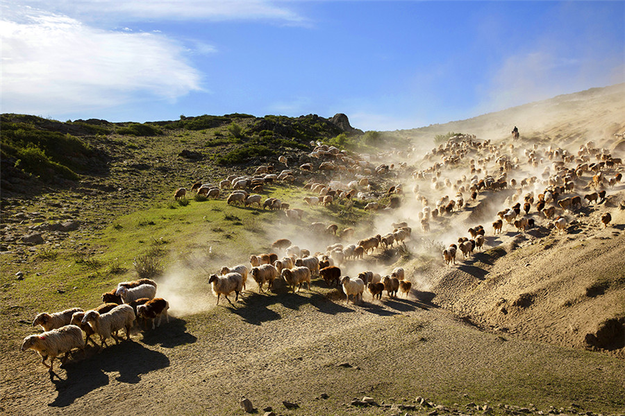 Amazing landscapes of China's Xinjiang captured on film