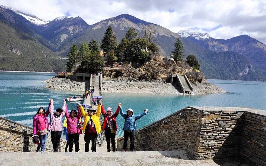 World tourist spot Basum Lake in Tibet