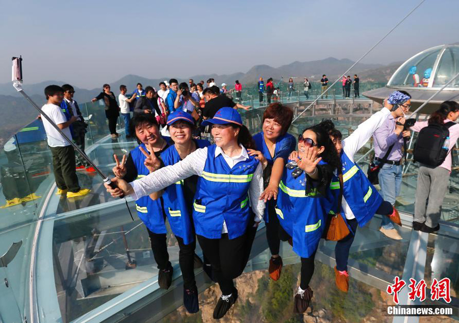 Do you dare to challenge the largest glass sightseeing platform?