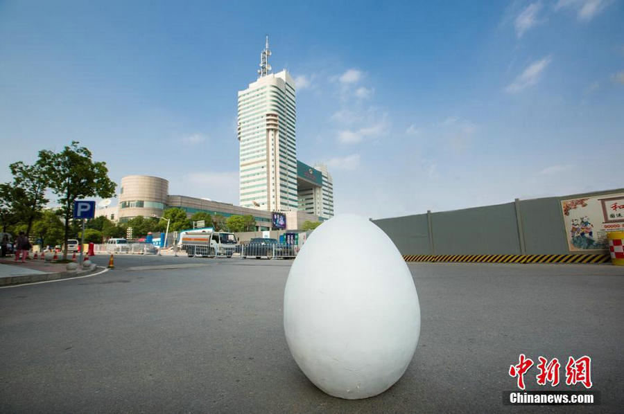 Giant egg spotted in many landmarks in Changsha