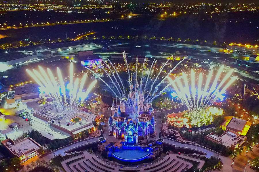 Best night views of Shanghai Disney Resort captured