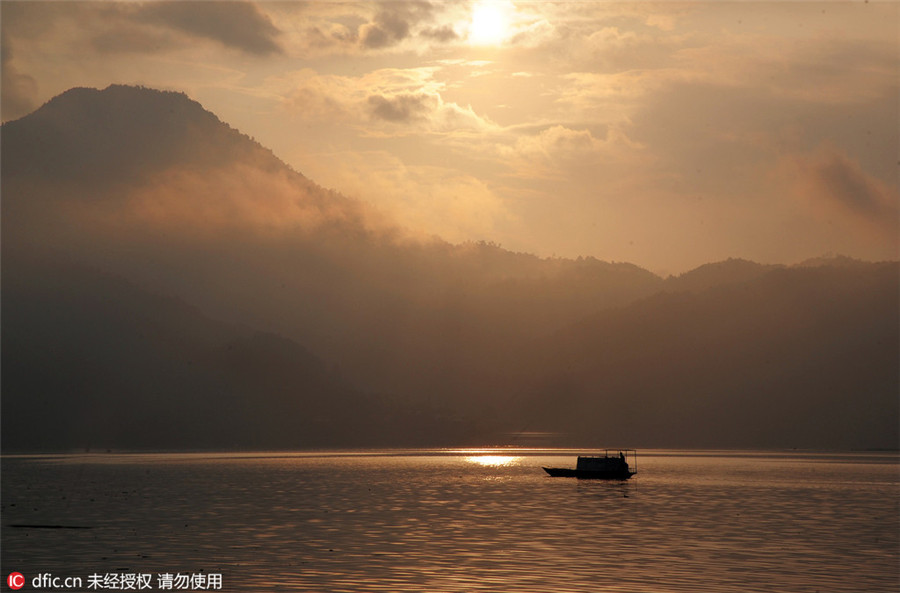 Heavenly beauty in Dongjiang Lake