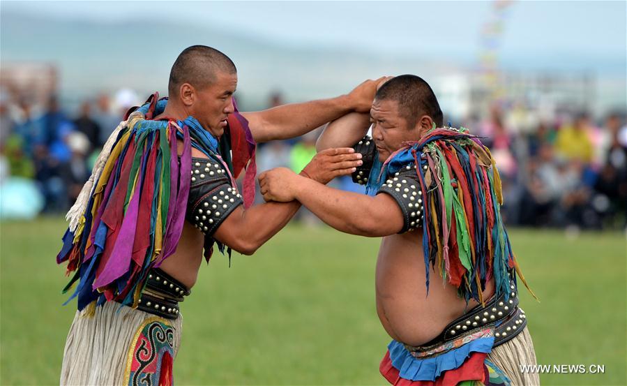 Local herdsmen celebrate traditional festival in Inner Mongolia