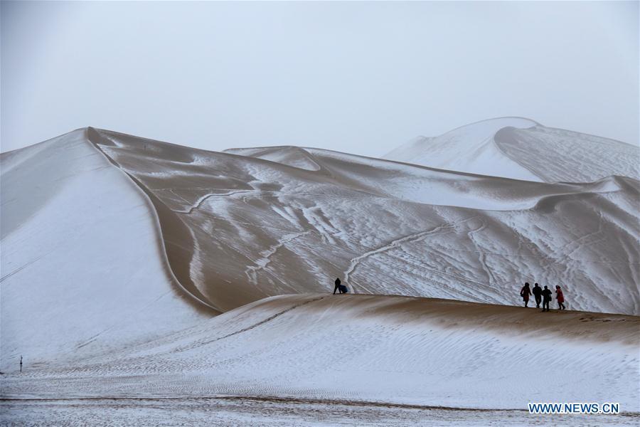 Dunhuang sees first snowfall this winter