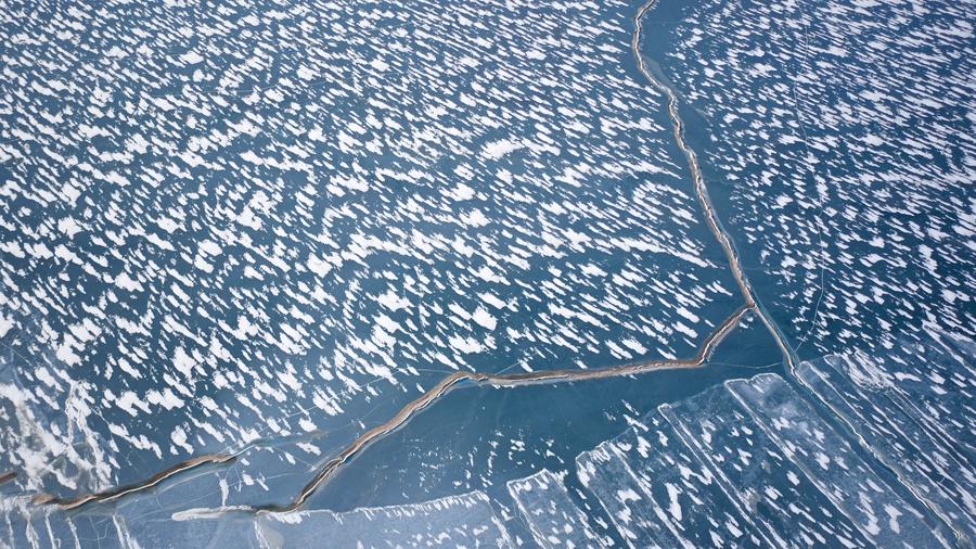 Amazing scenery of ice floating on Qinghai Lake