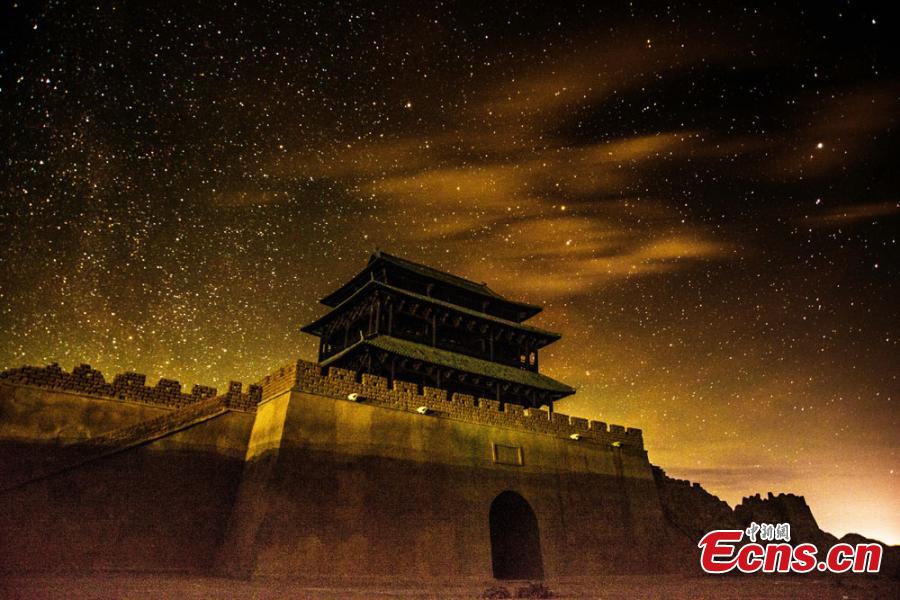 Starry sky creates fairyland in desert area of Dunhuang
