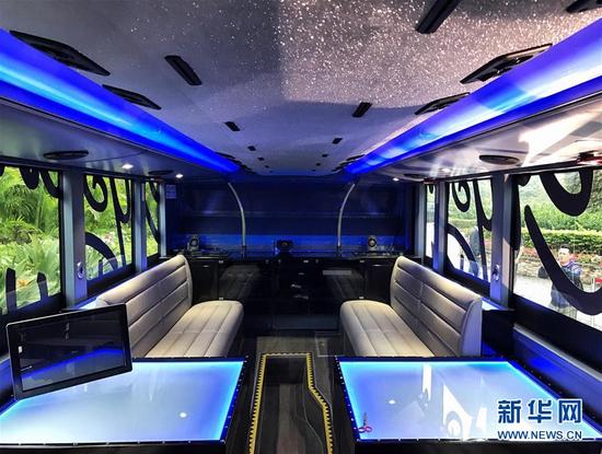Hong Kong launches 1st sightseeing restaurant bus to promote tourism