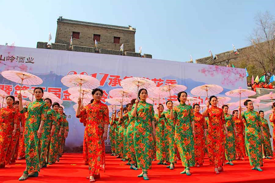 5th Jinshanling Apricot Flower Festival kicks off in Chengde
