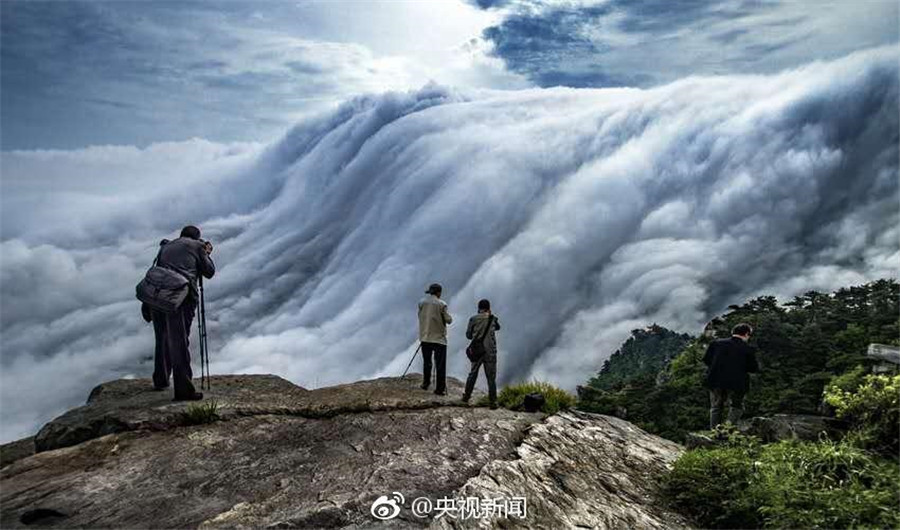 Mount Lushan in spectacular cloud