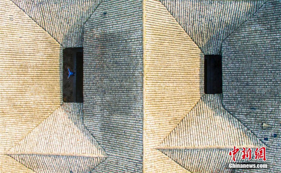 Bird's-eye view of largest enclosed house in western Jiangxi