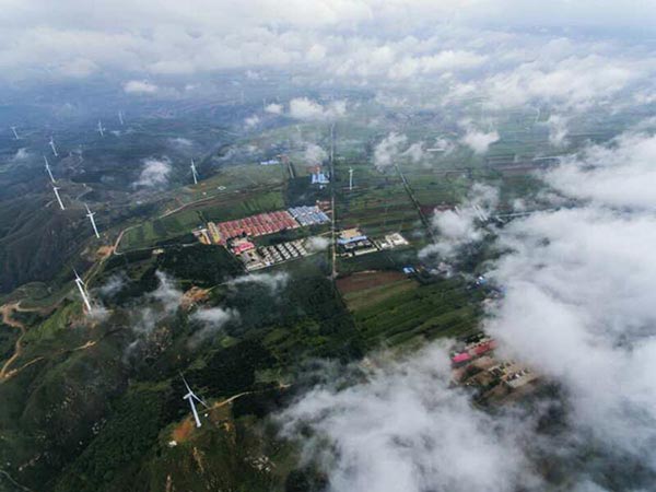 Sea of clouds dazzle Zhongtiao Mountain in N China