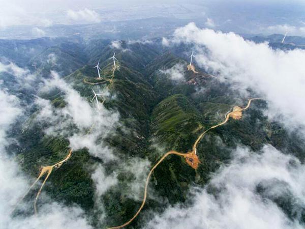 Sea of clouds dazzle Zhongtiao Mountain in N China