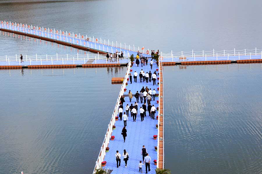World's longest floating walkway in Guizhou