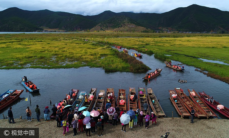 Splendid autumn scenery of Lugu Lake