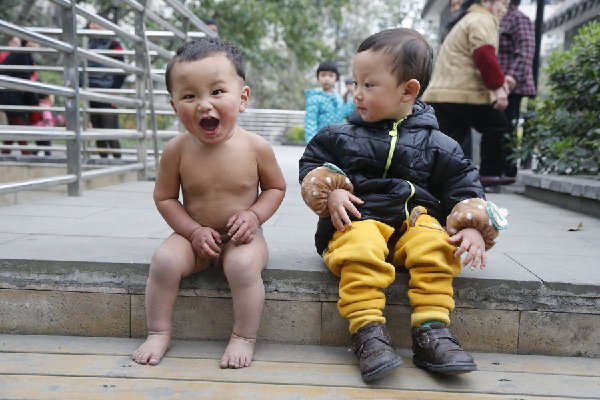 boy kid children nude naked A Dad Took Photos of His Naked Toddler for the Doctor ...