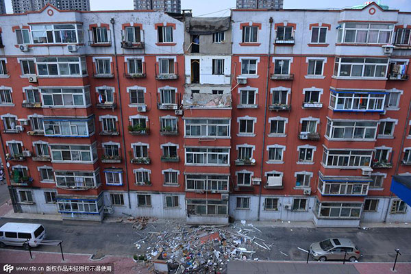 Shoddy balconies fall off building