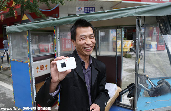 Man offers wifi in his 'tricycle-taxi' for entertaining ride
