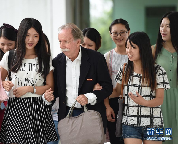 Einstein's 'twin' teaches in Fujian province