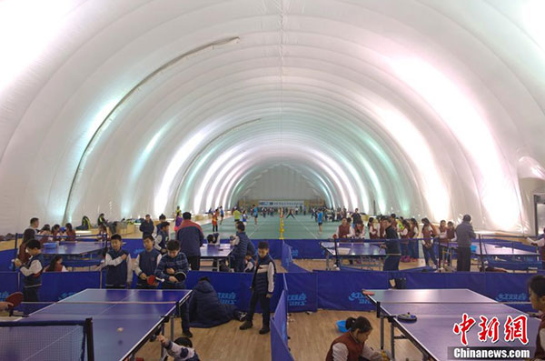 Inflatable gym protects students from smog