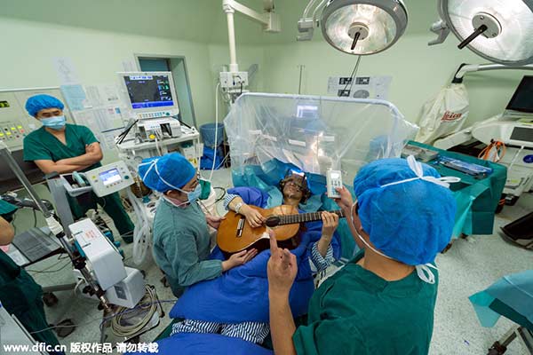 Musician receives brain surgery while playing guitar