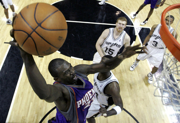 NBA：“独眼”纳什带太阳率先晋级 马刺被0:4横扫