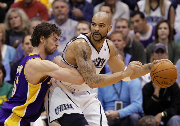 NBA：科比32分 湖人4:0横扫爵士会师太阳
