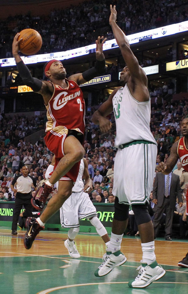 NBA：詹姆斯三双骑士黯然出局 绿衫军4:2晋级战魔术