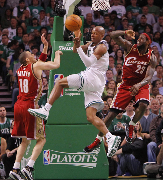 NBA：詹姆斯三双骑士黯然出局 绿衫军4:2晋级战魔术