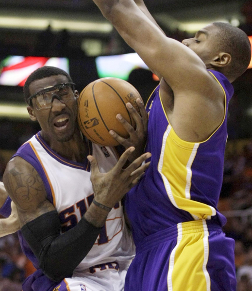 NBA：替补发威贡献54分 太阳胜湖人扳成2:2