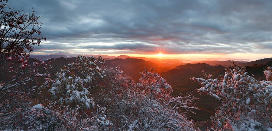 Autumnal hues sweep China's scenery