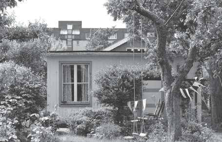 In booming Berlin, Sunday gardeners face off against developers