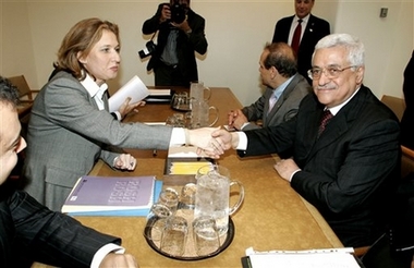 Tzipi Livni, left, Foreign Minister of Israel meets with Palestinian President Mahmoud Abbas, also known as Abu Mazen, at U.N. Headquarters in New York Monday, Sept. 18, 2006. (AP 