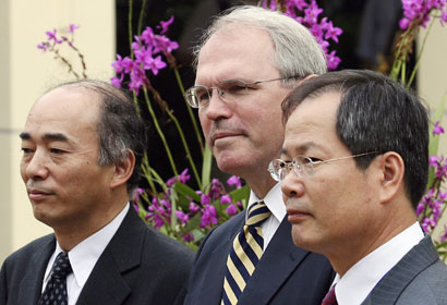 Christopher Hill (C), U.S. envoy to the six-party talks on the North Korean nuclear programme, stands next to his South Korean counterpart Chun Yung-Woo (R) and Japanese counterpart Kenichiro Sasae in Hanoi November 15, 2006. Six-party talks on ending North Korea's nuclear programme are likely to resume in early December, Hill said on Wednesday on the sidelines of the Asia-Pacific Economic Cooperation (APEC) summit in Vietnam.