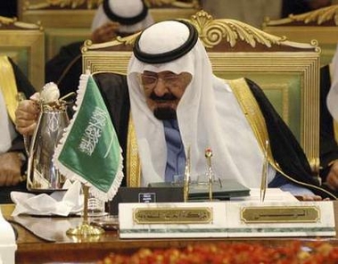 Saudi Arabia's King Abdullah attends the opening ceremony of the Gulf Cooperation Council Summit in Riyadh December 9, 2006. Saudi Arabia called on Gulf Arab leaders meeting in Riyadh on Saturday to set aside their differences to make economic union a reality in the energy-rich region. REUTERS