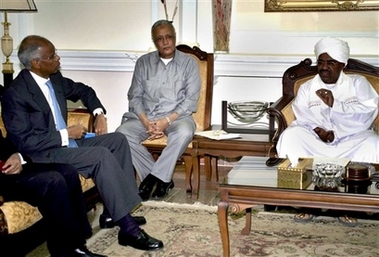 U.N. secretary general's special envoy to Sudan Ahmedou Ould Abdallah, left, meets Sudanese President, Omar al-Bashir, right, to discuss the Darfur crisis, in al-Bashir's office in Khartoum, Thursday Dec. 21, 2006. 