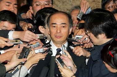 Japanese chief negotiator Kenichiro Sasae, center, speaks to journalists at his hotel before talks on North Korea's nuclear issue, in Beijing Thursday Feb. 8, 2007. 