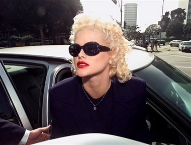 Anna Nicole Smith arrives at a federal courthouse in Los Angeles in this Oct. 27, 1999 file photo. Anna Nicole Smith died Thursday, Feb. 8, 2007 after collapsing at a hotel. She was 39. (AP Photo/Nick Ut, file) 